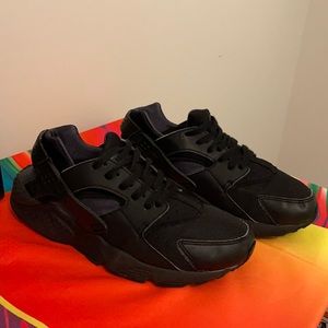 Black huaraches